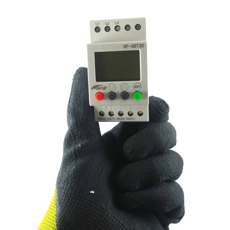 PROTECTOR DE TENSION CON VOLTIMETRO TRIFASICO CONFIGURABLE